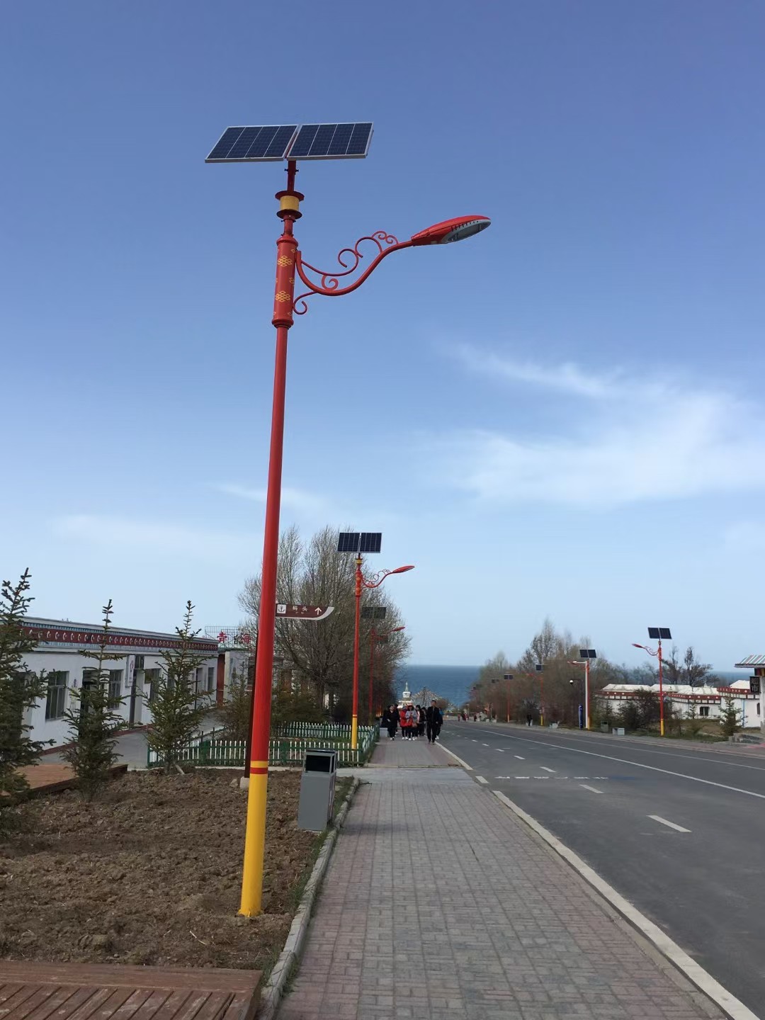 公司主营:太阳能路灯,道路灯杆,高杆灯,led路灯,景观灯,庭院灯,智慧路